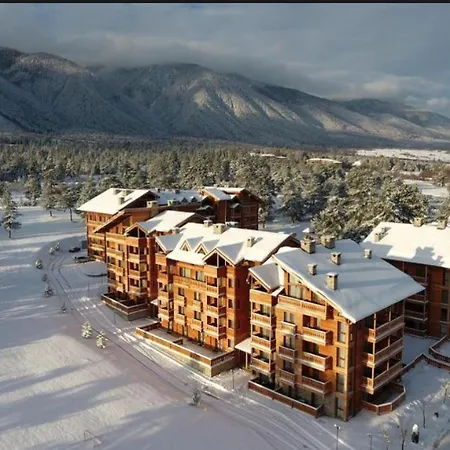 アパート Pirin Golf & Two-bedroom ラズロク